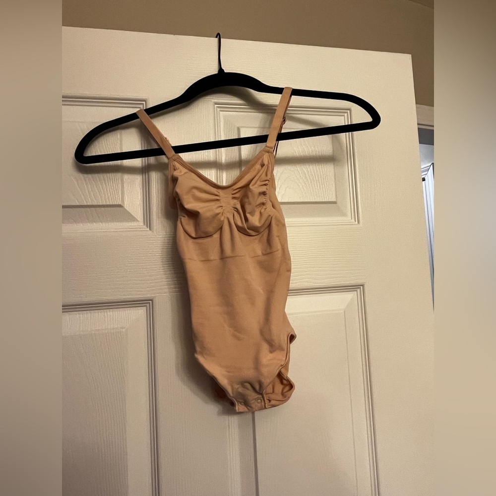 NEW NEVER WORN SKIMS SCULPTING BODY SUIT - Picture 3 of 3